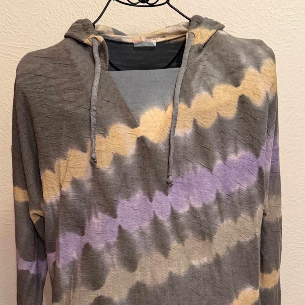 πππBOGOHOπππFree People Tie-Dye Hooded Pullover in Gray, Lavender & Cream-MEDIUM - Picture 2 of 11